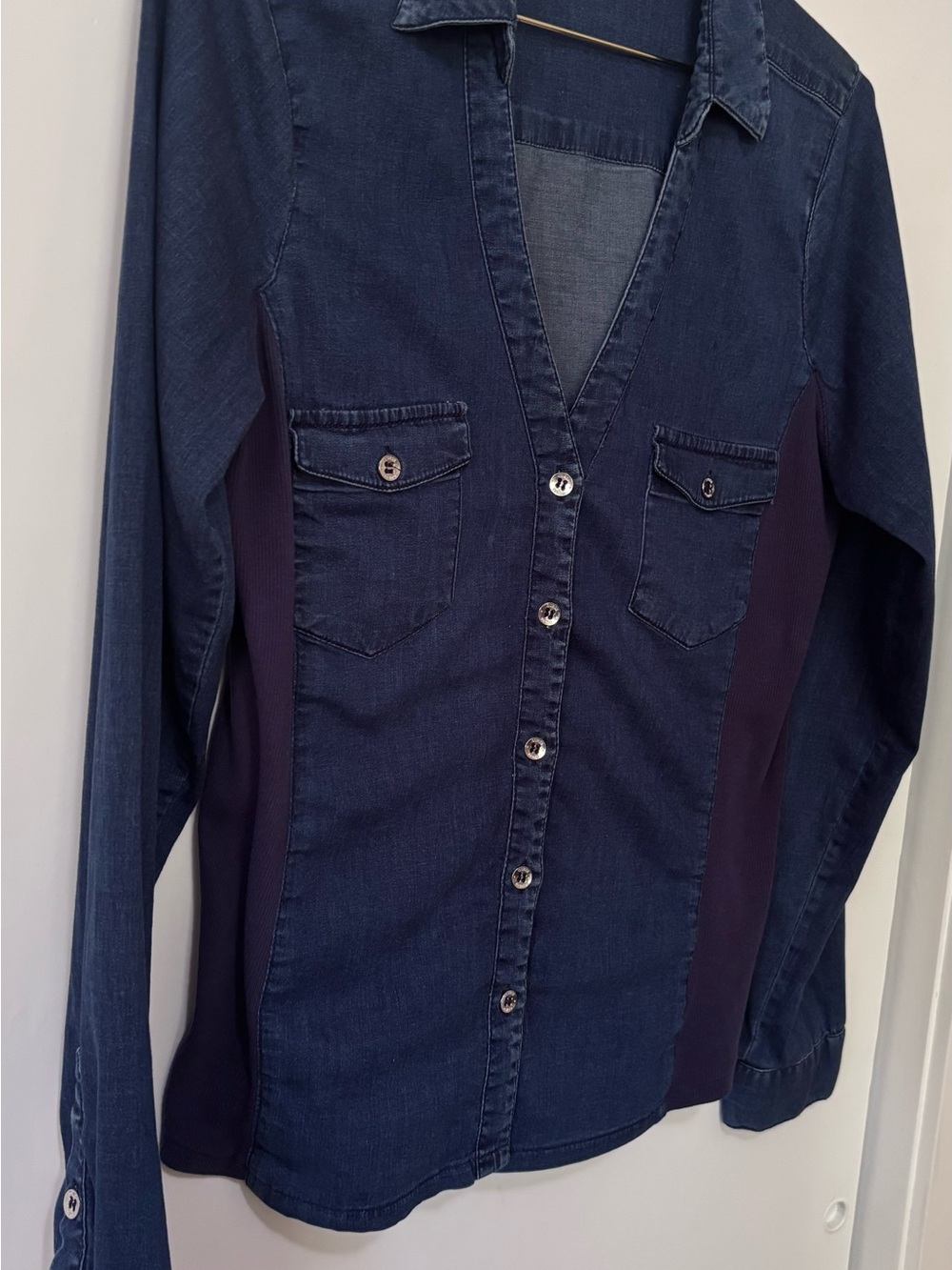 Guess| Harley Two-Tone Dark Blue Denim Fitted Long Sleeve V-Neck Shirt Top Sz L - Picture 4 of 7